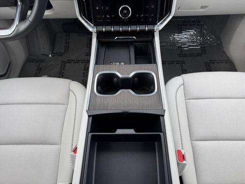 Used 2024 GMC Acadia Denali w/ Super Cruise Package image 12