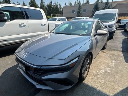 Used 2025 Hyundai Elantra SE FWD image 1