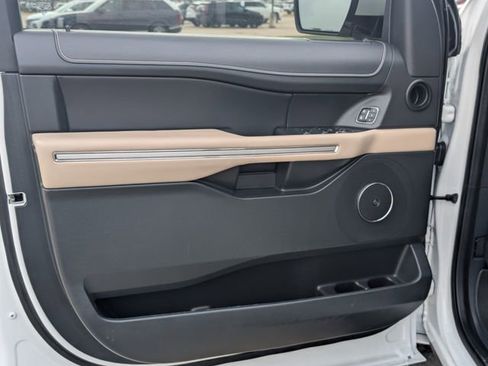 Used 2022 Ford Expedition Limited AWD/4WD image 10
