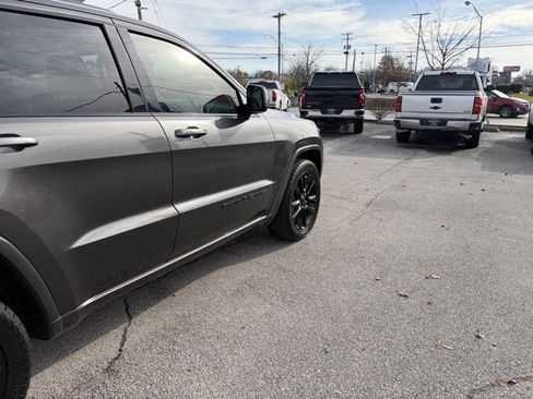 Used 2020 Jeep Grand Cherokee Altitude image 8
