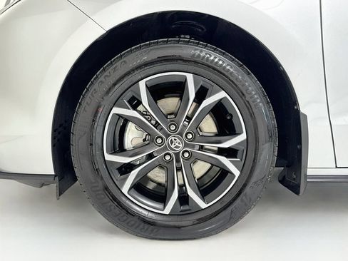 Used 2025 Toyota Sienna Platinum AWD/4WD image 35