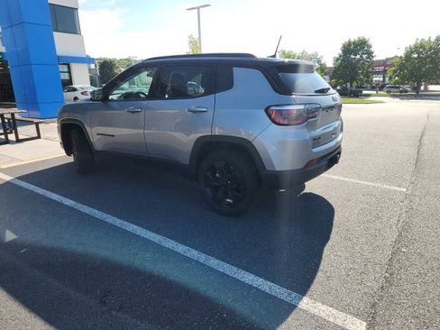 Used 2020 Jeep Compass Latitude AWD/4WD image 3