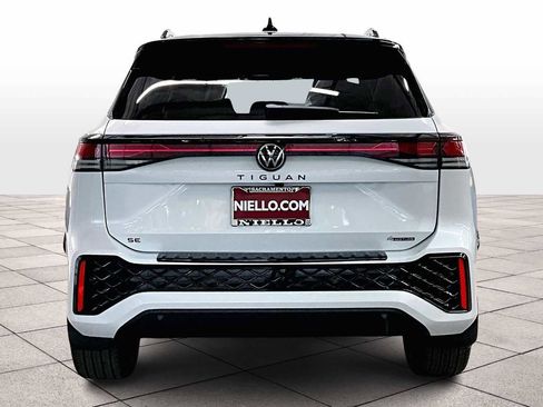 New 2026 Volkswagen Tiguan SE R-Line image 6