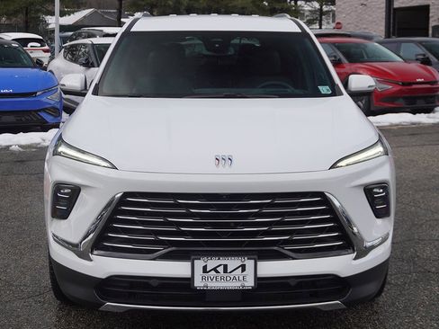 Used 2025 Buick Enclave Preferred w/ Power Package image 14