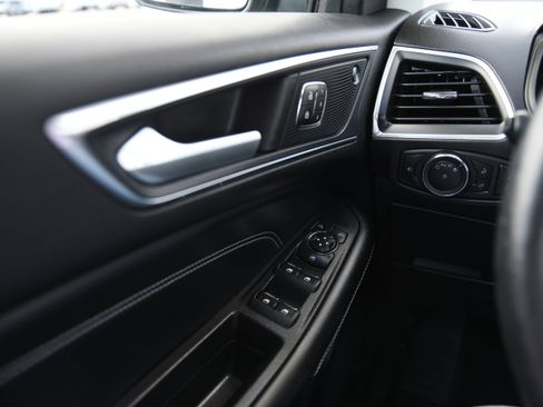 Used 2022 Ford Edge Titanium image 26