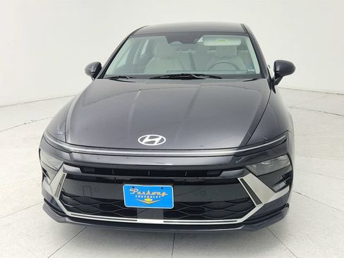 Used 2025 Hyundai Sonata SEL FWD image 2