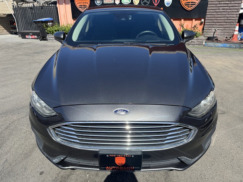 Used 2019 Ford Fusion SE FWD image 2