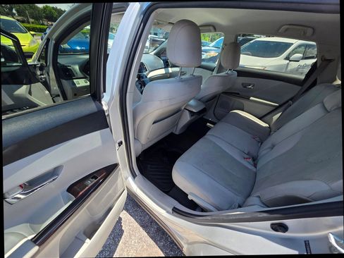 Used 2011 Toyota Venza w/ Convenience Pkg FWD image 13
