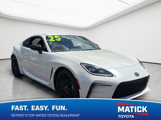 Used 2025 Toyota GR86 Premium w/ ALL Weather Mat Package (TMS) RWD video 1
