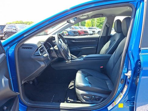 Used 2018 Toyota Camry SE w/ Convenience Package FWD image 13