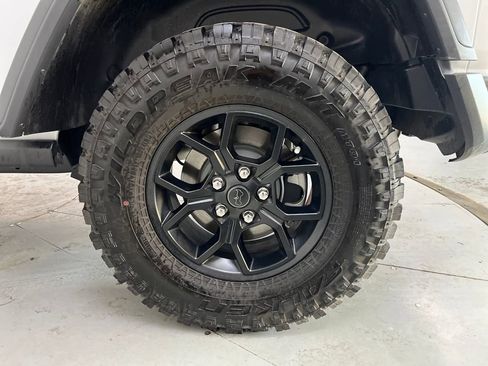 Used 2025 Jeep Wrangler Willys image 15