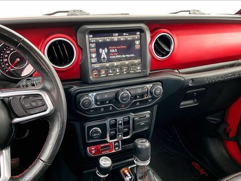 Used 2022 Jeep Wrangler Unlimited Rubicon w/ Cold Weather Group AWD/4WD image 8