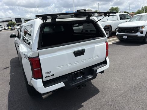 Used 2024 Toyota Tacoma TRD Off-Road AWD/4WD image 32