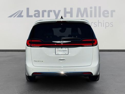 New 2026 Chrysler Pacifica Select image 5
