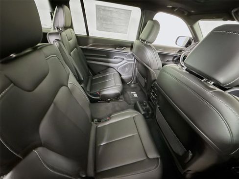 New 2026 Jeep Grand Cherokee L Limited w/ Luxury Tech Group II AWD/4WD image 23