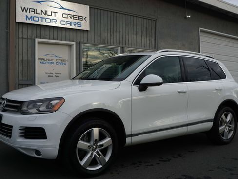 Used 2014 Volkswagen Touareg TDI image 4
