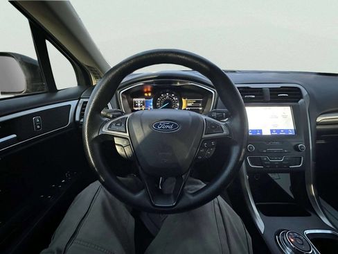 Used 2020 Ford Fusion SE image 17