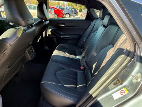 Used 2019 Toyota Avalon XLE image 9