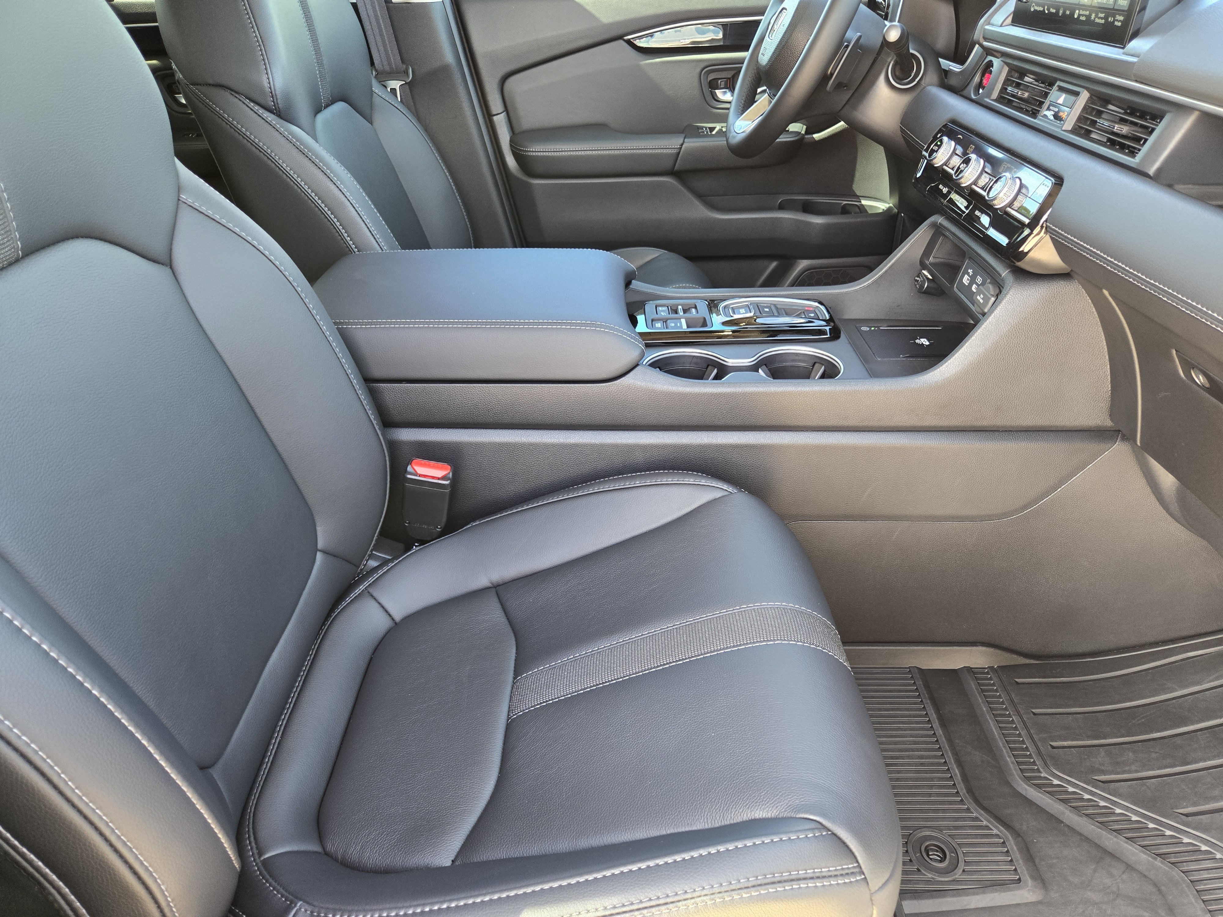 Certified 2025 Honda Pilot Touring image 14