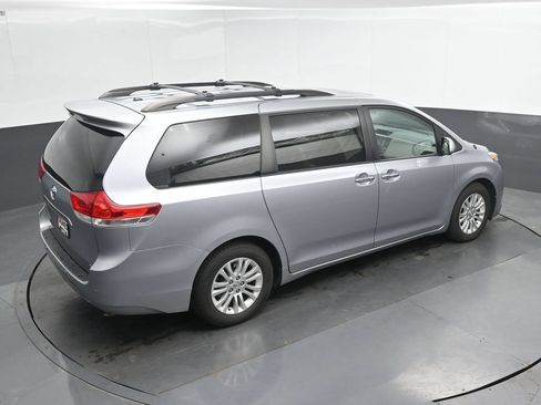 Used 2014 Toyota Sienna XLE FWD image 24