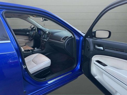 Used 2018 Chrysler 300 Limited image 19