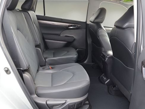 Certified 2024 Toyota Highlander Platinum AWD/4WD image 20