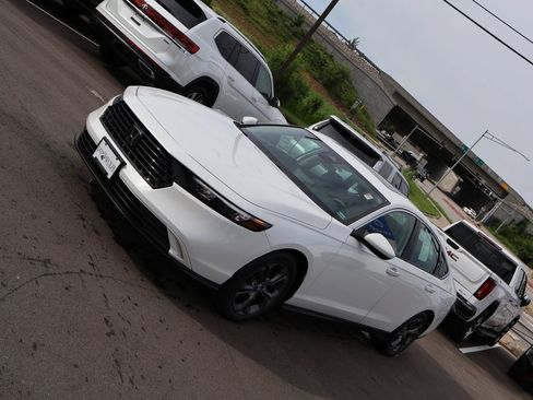 Certified 2023 Honda Accord EX image 3