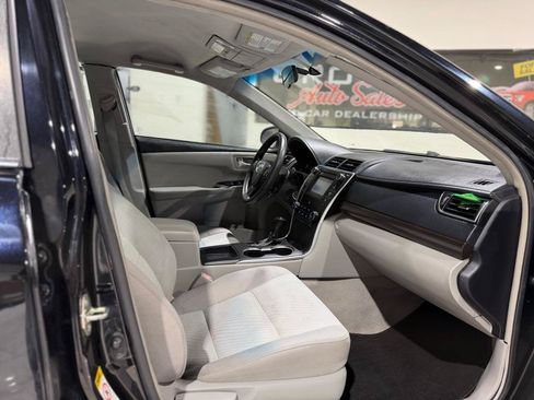 Used 2017 Toyota Camry LE FWD image 14