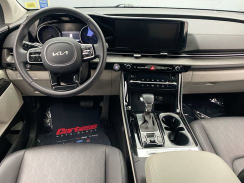 Used 2024 Kia Carnival EX FWD image 15