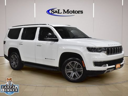 Certified 2024 Jeep Wagoneer Series II w/ Flexible Seating Group AWD/4WD image 3