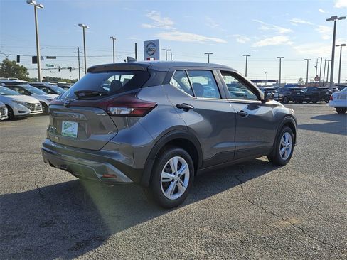 New 2025 Nissan Kicks Play S image 10