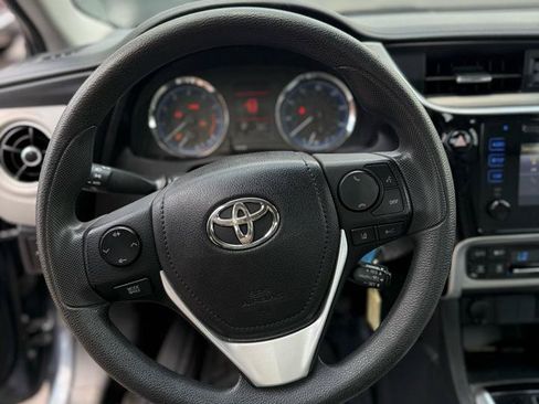 Used 2017 Toyota Corolla LE FWD image 9
