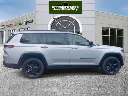 Used 2023 Jeep Grand Cherokee L Laredo AWD/4WD image 5