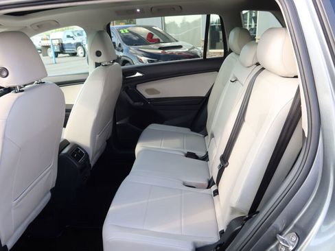 Used 2018 Volkswagen Tiguan SE image 17