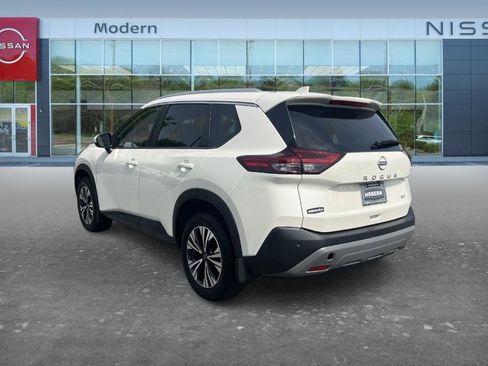 Used 2023 Nissan Rogue SV w/ SV Premium B Package image 7