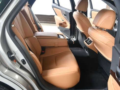 Used 2023 Lexus LS 500 w/ Accessory Package (Z2) image 38