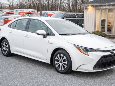 Used 2021 Toyota Corolla LE image 3