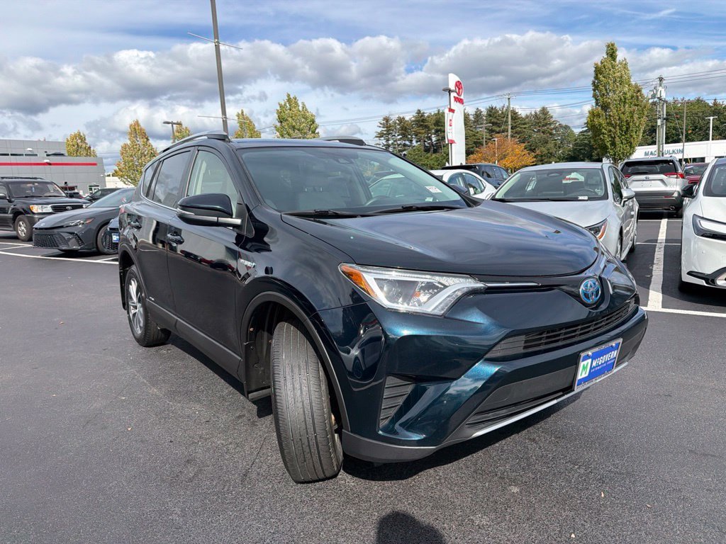 Used 2018 Toyota RAV4 LE AWD/4WD image 3