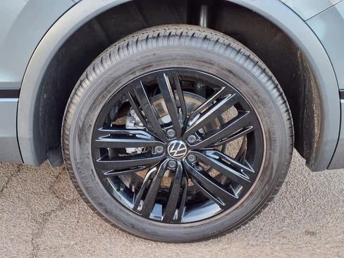 Used 2022 Volkswagen Tiguan SE R-Line image 9