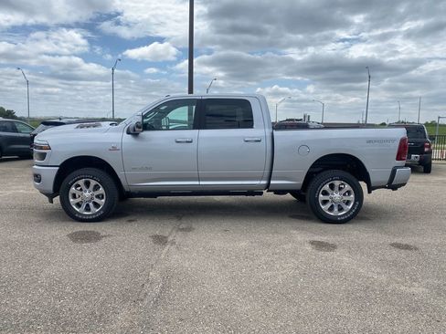 New 2026 RAM 2500 Laramie AWD/4WD image 3