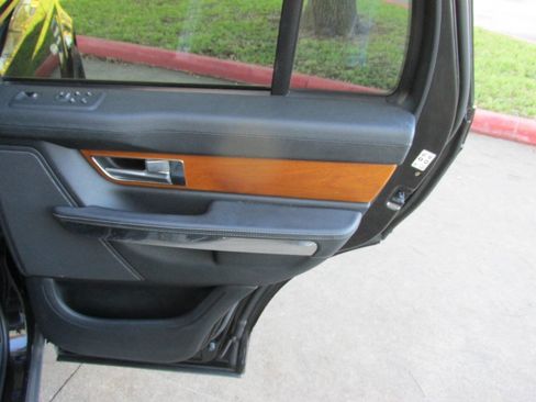 Used 2010 Land Rover Range Rover Sport HSE image 27