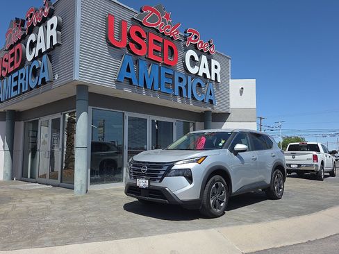 Used 2025 Nissan Rogue SV FWD image 1