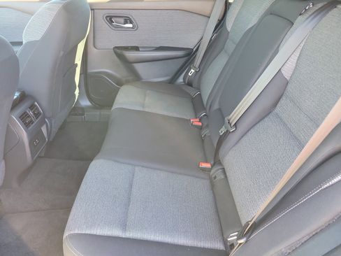 Used 2022 Nissan Rogue SV AWD/4WD image 12