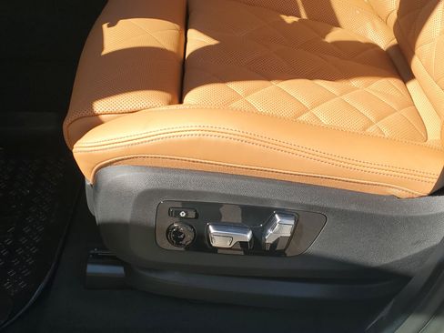 New 2026 BMW X5 M60i image 9