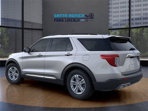Used 2024 Ford Explorer XLT w/ Equipment Group 202A image 4