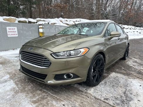 Used 2013 Ford Fusion SE image 2