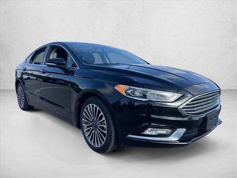 Used 2017 Ford Fusion SE w/ Fusion SE Technology Package AWD/4WD image 3