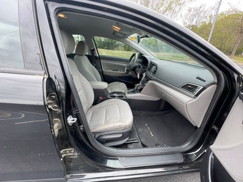 Used 2017 Hyundai Elantra SE image 12