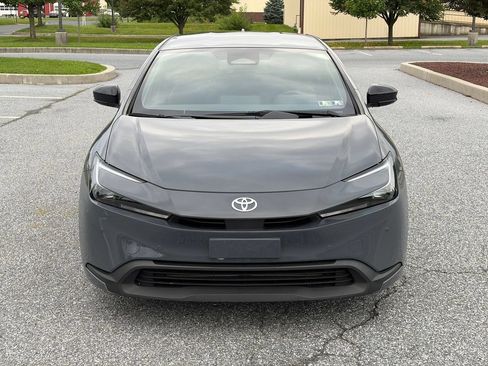 Used 2023 Toyota Prius LE FWD image 3