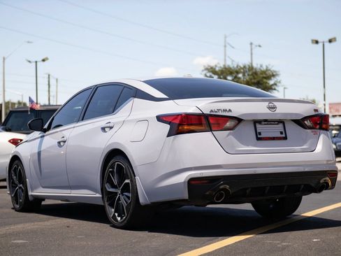 Used 2024 Nissan Altima 2.5 SR w/ SR Premium Package FWD image 10